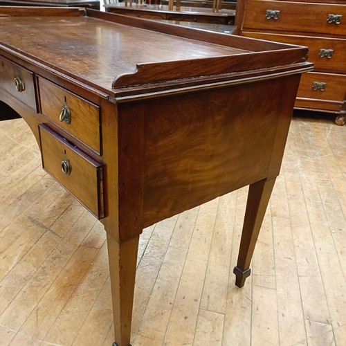 825 - A mahogany dressing table, with five drawers, 125 cm wide