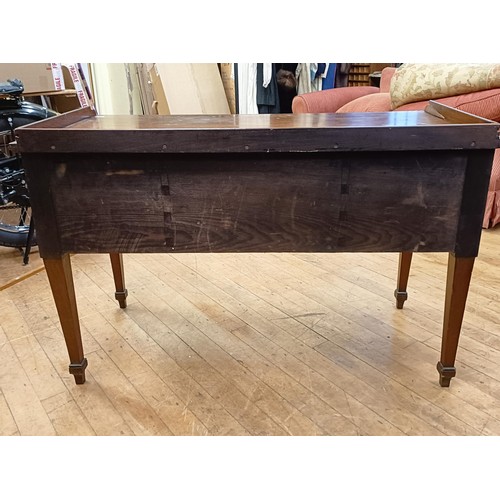 825 - A mahogany dressing table, with five drawers, 125 cm wide