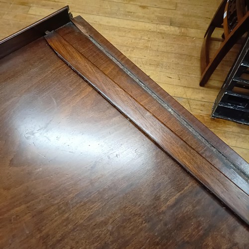 825 - A mahogany dressing table, with five drawers, 125 cm wide