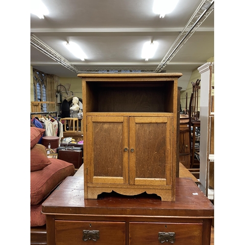 847 - A mahogany chest, having two short and three long drawers, and assorted bedroom furniture (5)