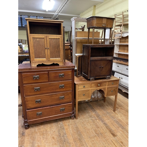 847 - A mahogany chest, having two short and three long drawers, and assorted bedroom furniture (5)