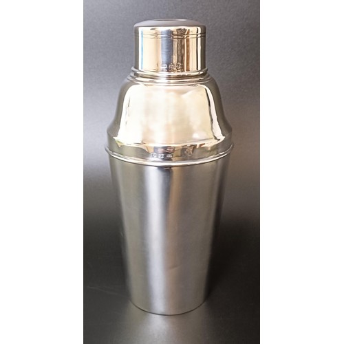 8 - A George V silver cocktail shaker, Birmingham 1922, 8.2 ozt, 20 cm high