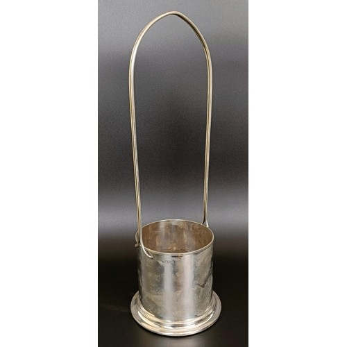 29 - A George V silver bottle holder, London 1913, 15.4 ozt (all in), 41 cm high