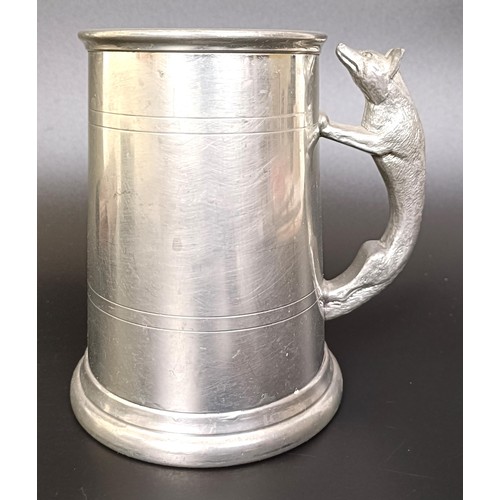 31 - A set of hunting cups, in a leather case, a flask, a toddy ladle, and assorted other items (box)