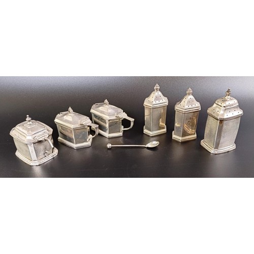 54 - A George V four piece silver cruet set, comprising three peppers, and a mustard pot, with a blue gla...