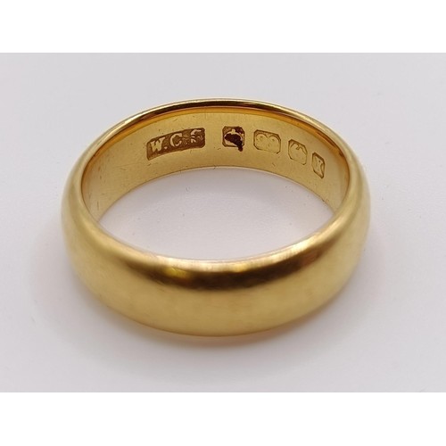 667 - A 22ct gold wedding band, 7.1 g, in a vintage jewellery box