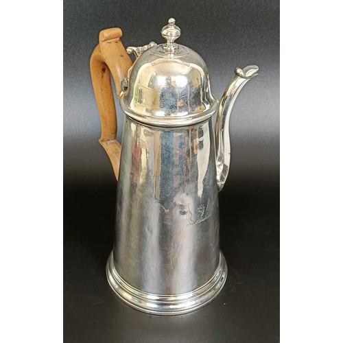 88 - An early 18th century silver side handled coffee pot, crested, marks indistinct, 22.5 ozt (all in), ... 