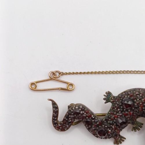 757 - A late 19th/early 20th century yellow metal and garnet lizard brooch