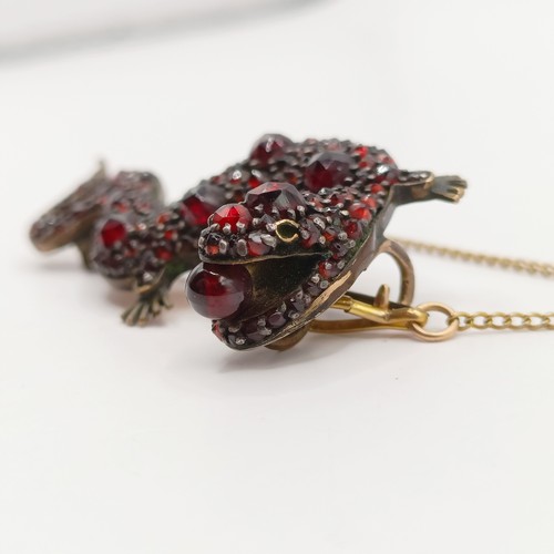 757 - A late 19th/early 20th century yellow metal and garnet lizard brooch