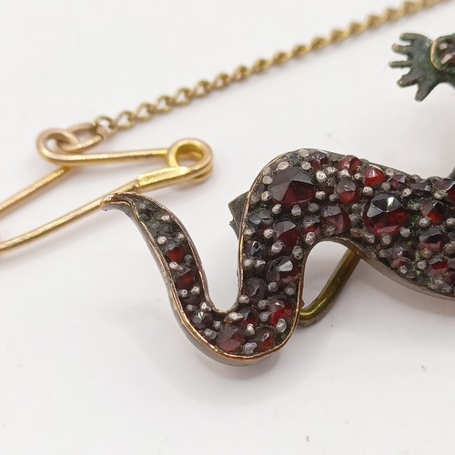 757 - A late 19th/early 20th century yellow metal and garnet lizard brooch