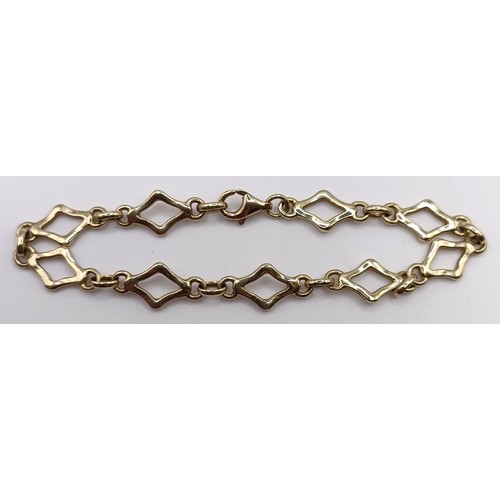 679 - A 9ct gold bracelet, 9.4 g