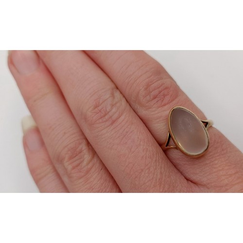 680 - A 9ct gold and moonstone ring, ring size K