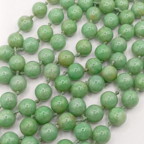 781 - A Chinese green stone bead necklace