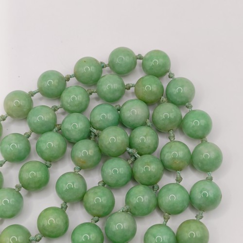 781 - A Chinese green stone bead necklace