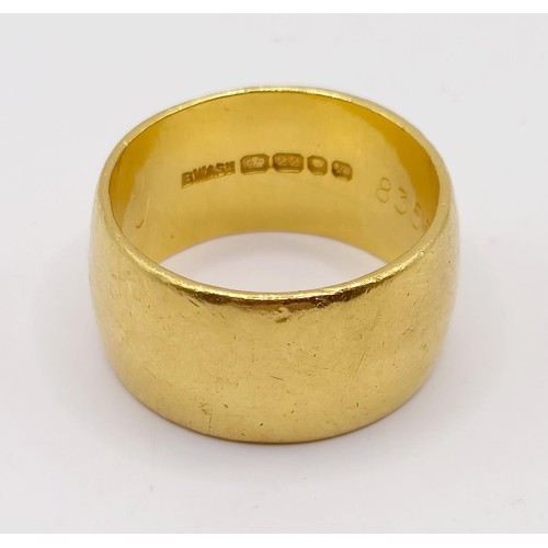 786 - A 22ct gold wedding band, ring size K, 10 g