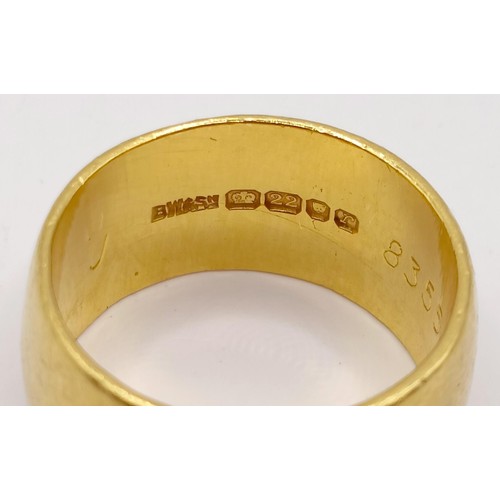 786 - A 22ct gold wedding band, ring size K, 10 g