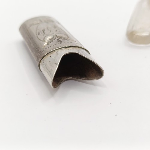 687 - A miniature glass scent bottle, with stopper, in a silver case, 4 cm