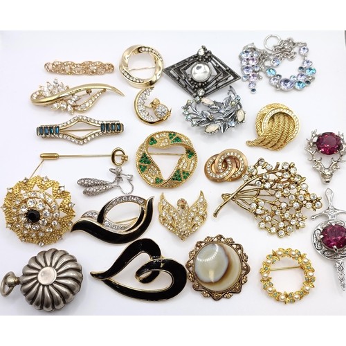 817 - Assorted costume jewellery