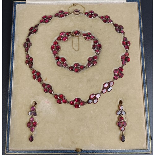 819 - A 19th century paste parure, comprising a necklace, bracelet and pair of drop earrings, in a yellow ... 