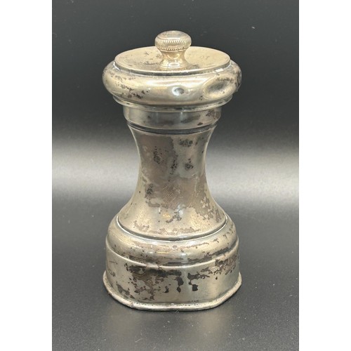 107 - A George V silver pepper grinder, Birmingham 1907, 3.8 ozt (all in), 8 cm high