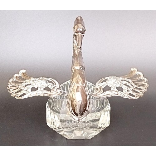 114 - A cut glass and Continental silver swan, 15 cm wide