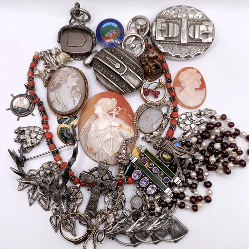 830 - A cameo, and assorted silver and costume jewellery