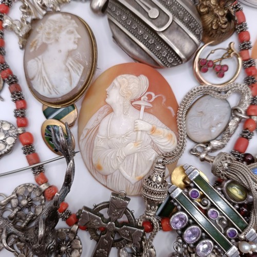 830 - A cameo, and assorted silver and costume jewellery