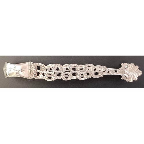 140 - A pair of 18th century silver sugar tongs, with pierced decoration, 36.2 g