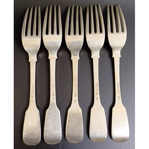 142 - A set of five Victorian silver fiddle, thread and shell pattern dessert forks, London 1863, 8.9 ozt