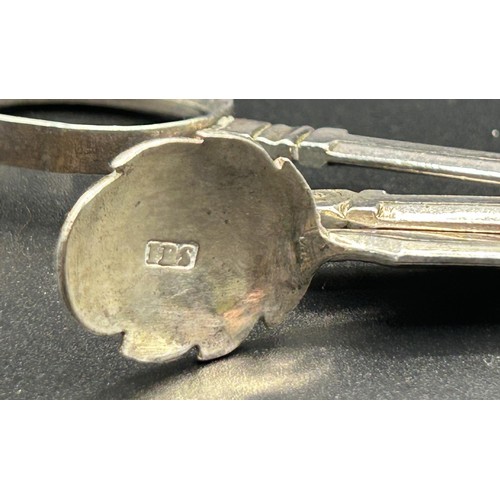 145 - A pair of Augsburg silver collapsible tongs, 28.4 g