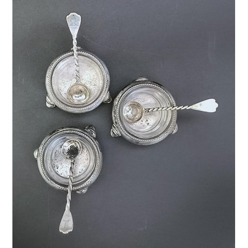 185 - A set of three Victorian silver round salts, with associated spoons, 3.6 ozt, with clear glass liner... 