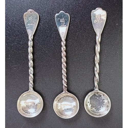 185 - A set of three Victorian silver round salts, with associated spoons, 3.6 ozt, with clear glass liner... 