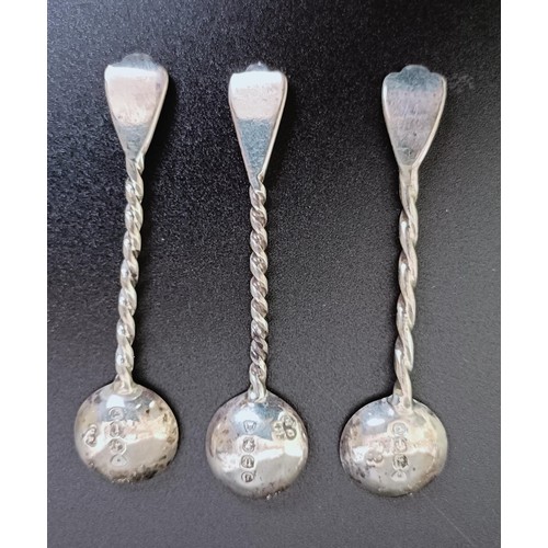 185 - A set of three Victorian silver round salts, with associated spoons, 3.6 ozt, with clear glass liner... 