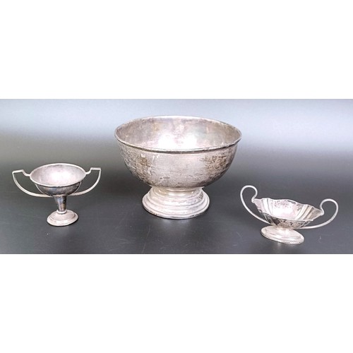 186 - A George V silver sugar bowl, a mustard pot, 7.3 ozt, and a silver plated cup (3)