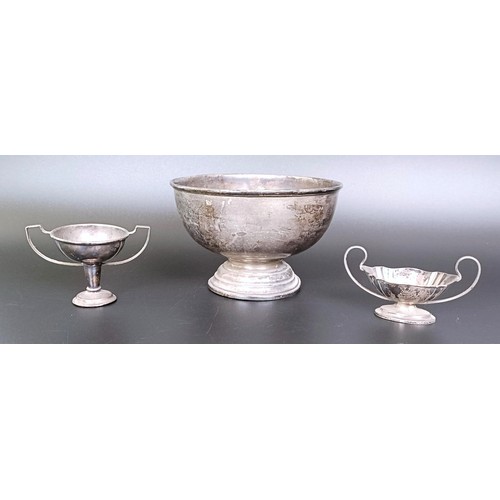 186 - A George V silver sugar bowl, a mustard pot, 7.3 ozt, and a silver plated cup (3)