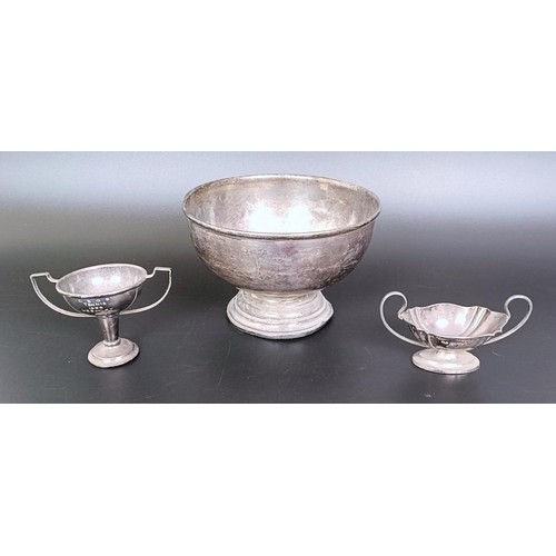 186 - A George V silver sugar bowl, a mustard pot, 7.3 ozt, and a silver plated cup (3)