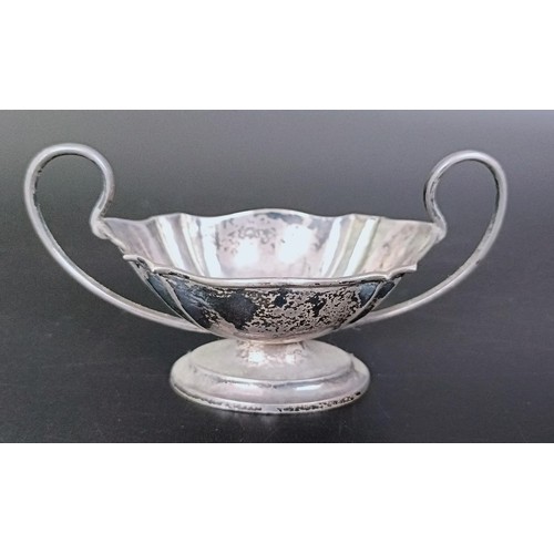 186 - A George V silver sugar bowl, a mustard pot, 7.3 ozt, and a silver plated cup (3)