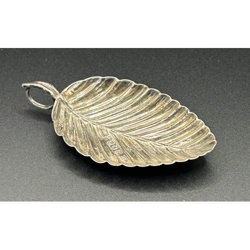 217 - A William IV silver caddy spoon, in the form of a leaf, Birmingham 1833, 4.4 g