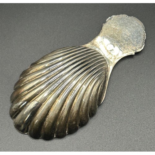 221 - An Elizabeth II silver caddy spoon, with fluted bowl, Birmingham 1985, 21.3 g