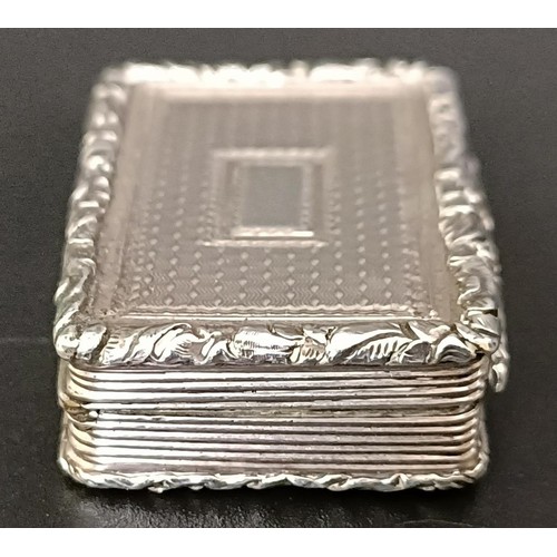 224 - A George IV silver vinaigrette, London 1826, 3.5 cm wide