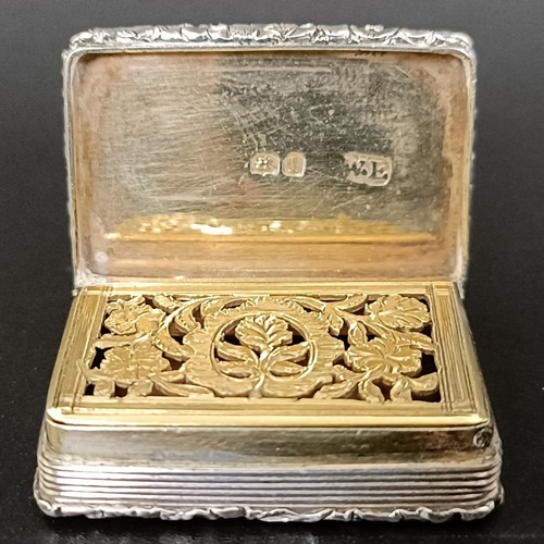 224 - A George IV silver vinaigrette, London 1826, 3.5 cm wide