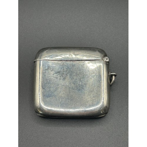 231 - An Edward VII silver vesta case, enamelled horses, Birmingham 1907, 35.0 g (all in), 4.5 cm high