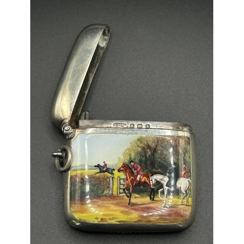 231 - An Edward VII silver vesta case, enamelled horses, Birmingham 1907, 35.0 g (all in), 4.5 cm high