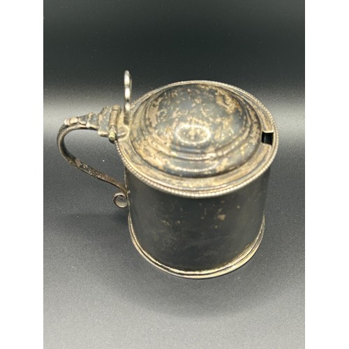 374 - A George III silver mustard pot, London 1788, 2.8 ozt, 8 cm high