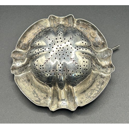 381 - A Continental silver coloured metal strainer, 23.4 g