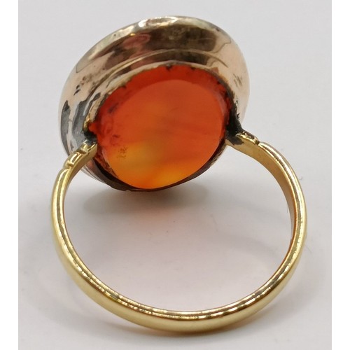 635 - An 18ct gold and carnelian intaglio ring, ring size J