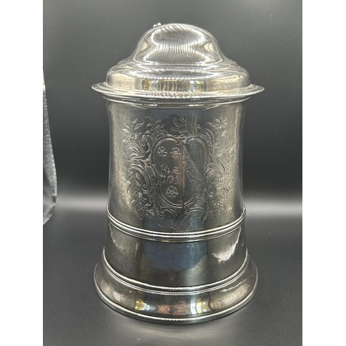 398 - A George III silver tankard and cover, crested, William & Robert Peaston, London 1761, 21.9... 