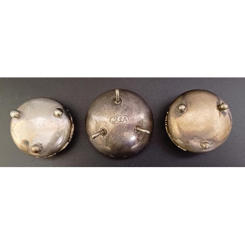 309 - An Eastern silver coloured metal compact, three salts, and an ashtray (5)