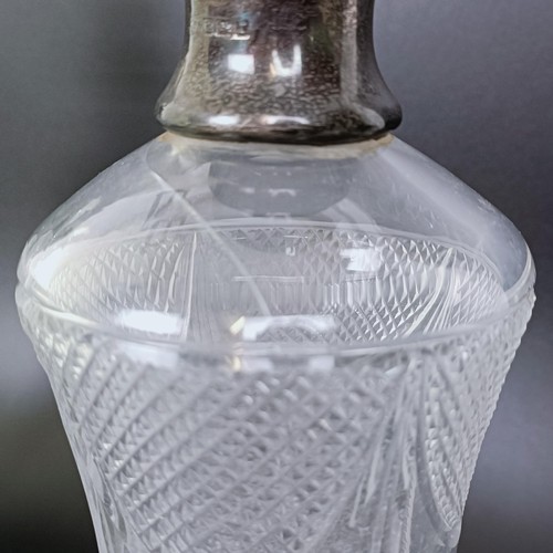 402 - A pair of George V glass decanters, with silver mounts, Sheffield 1934, 31 cm high (2)