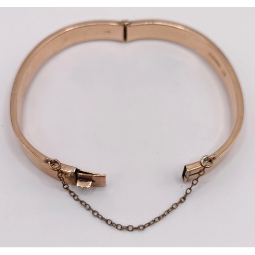 800 - A 9ct gold bangle, 9.3 g